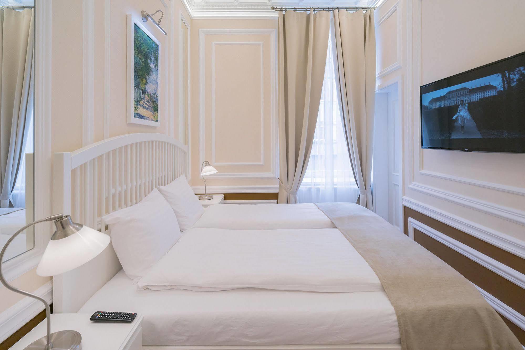 Revelton Suites Карловы Вары Экстерьер фото