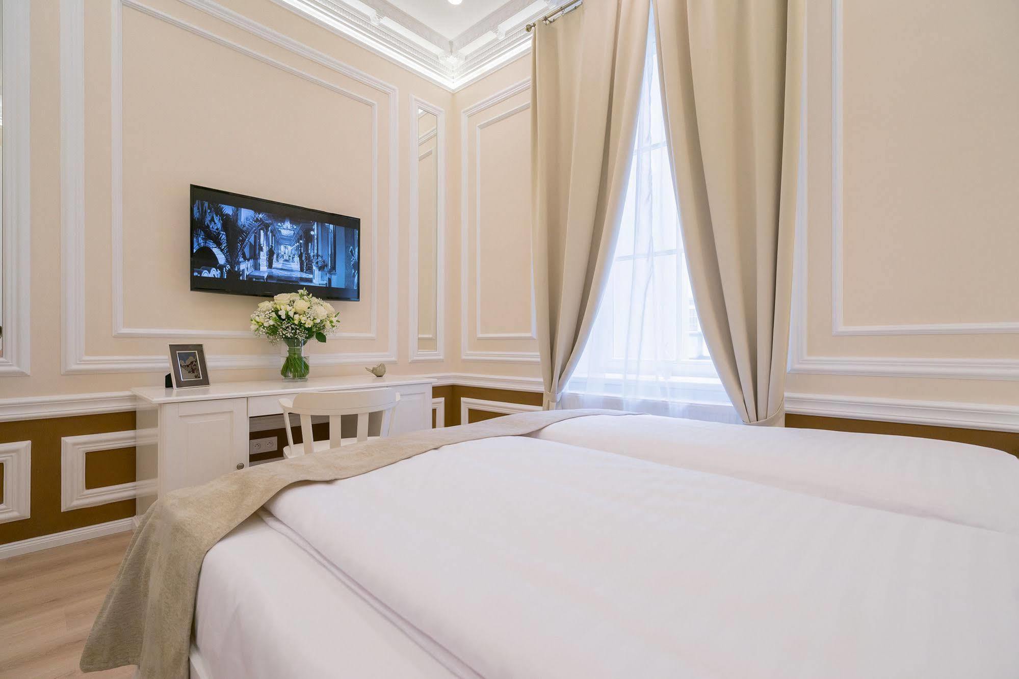 Revelton Suites Карловы Вары Экстерьер фото